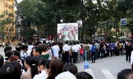 Xúc cảm giữa dòng người viếng Đại tướng Võ Nguyên Giáp