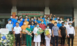 Tin vui 'đặc biệt' cho bác sỹ và đoàn bay quả cảm đón 129 công dân từ Guinea Xích đạo