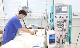 Bệnh nhi Đ.B.N đang được điều trị tích cực tại khoa Hồi sức tích cực – Chống độc