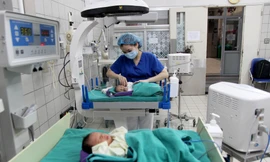 Các bé sơ sinh vừa chào đời được chăm sóc tại Khoa Phụ sản, Bệnh viện Bạch Mai. Ảnh: BV cung cấp