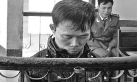 Người cha này đang phải gánh trên mình “hai cái án” chỉ vì đứa con nghịch tử.