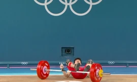 Trịnh Văn Vinh ngã ở cả 3 lần cử, không được xếp hạng ở Olympic Paris 2024