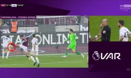 Bị VAR từ chối bàn thắng, tiền vệ của Leeds bị ví là 'đen đủi nhất mọi thời đại'