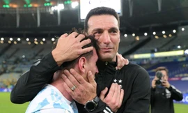 HLV tuyển Argentina phải hỏi ý kiến trước khi loại Messi