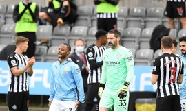 Hết sạch thủ môn, Man City phải dùng người 2 năm mới bắt được 1 trận