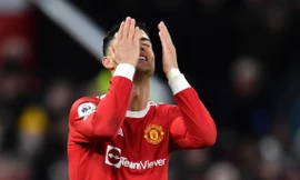 Ronaldo bực bội với Greenwood vì không chuyền bóng