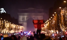 Cả châu Âu đổ ra đường mừng chiến thắng của tuyển Morocco