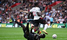 Hòa đội bóng yếu, HLV Arsenal trách mắng học trò