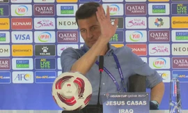Các phóng viên tấn công HLV tuyển Iraq bị AFC cấm vĩnh viễn