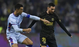 Chiếc áo Messi mặc hôm gặp Ronaldo được săn đón gắt gao