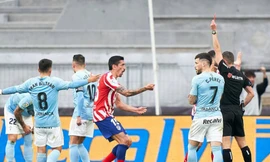 Hậu vệ Atletico Madrid nhận số thẻ đỏ kỷ lục