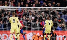 Bất ngờ thua 0-3, Arsenal trao cơ hội mong manh cho MU