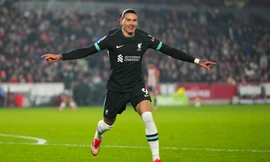 Lập cú đúp phút bù giờ, Nunez giúp Liverpool vượt ải Brentford