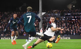 Bại trận trước Fulham 1-2, Arsenal tụt xuống hạng 4 tại Ngoại hạng Anh