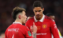MU nhận tin sét đánh về bộ đôi trung vệ Varane - Martinez