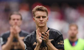 Arsenal bị cầm chân, thủ quân Odegaard mắng đồng đội 'thi đấu ngu ngốc'