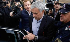 Mourinho bị cảnh sát 'hỏi thăm'