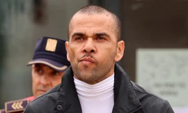 Ra tù, ngôi sao Dani Alves tiệc tùng thâu đêm