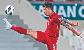 Mắc sai lầm khiến đội nhà mất điểm, thủ quân tuyển Trung Quốc vừa khóc vừa giã từ ĐTQG