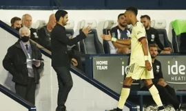 Thắng được trận đầu, HLV Arsenal nổ tưng bừng