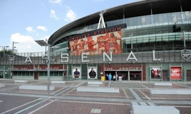 CĐV quay lưng với Arsenal trước trận gặp Chelsea