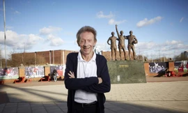 Huyền thoại Man United lâm bệnh nặng