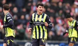 Tân binh Uzbekistan ghi bàn hài hước, Man City thắng nhọc đội hạng 3
