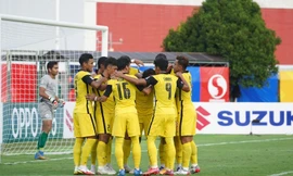 Nhẹ nhàng hạ Lào, Malaysia 'đổ bê tông' trên đỉnh bảng B