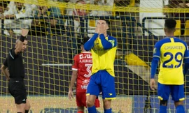 Al Nassr lại thua, Ronaldo lại có hành động gây tranh cãi