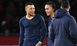 Hai anh em nhà Mbappe ghi dấu ấn, PSG vững ngôi đầu