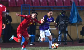 Hà Nội FC vấp ngã trước đội cuối bảng, lỡ thời cơ leo cao