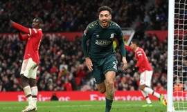 Ronaldo đá hỏng penalty, MU bị đội hạng dưới loại tại FA Cup