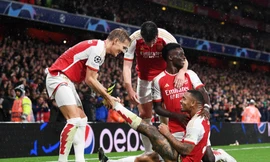 Arsenal hủy diệt đối thủ trong ngày tái xuất Champions League