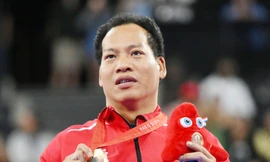 Lực sĩ Lê Văn Công giành huy chương đầu tiên cho Việt Nam ở Paralympic Paris 2024