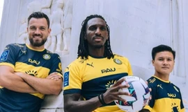 HLV Tholot gửi thông điệp đến học trò ở Pau FC