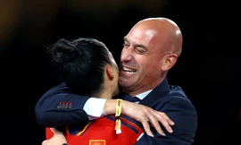 Chủ tịch LĐBĐ Tây Ban Nha sắp mất ghế vì ‘nụ hôn bất ngờ’