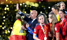 Chủ tịch LĐBĐ Tây Ban Nha mất ghế vì bê bối