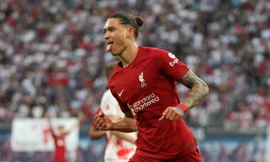 Tân binh đắt giá lập poker, Liverpool thắng tưng bừng