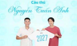 Tuấn Anh bất ngờ ký hợp đồng dài hạn với Nam Định