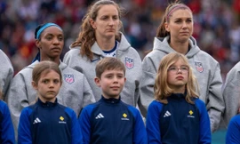 Bị chỉ trích vì không hát quốc ca ở trận gặp Việt Nam, tuyển nữ Mỹ tiếp tục thách thức dư luận