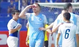 Cầu thủ đội nhà bị xúc phạm, hàng ngàn CĐV Thái Lan đánh sập trang của Melbourne City