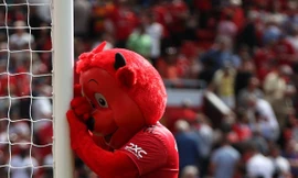 MU vượt Man City, vươn lên số 1 Ngoại hạng Anh về chi hoang