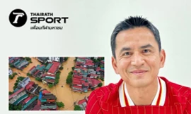 HLV Kiatisuk Senamuang quyên góp tiền ủng hộ người dân vùng lũ Việt Nam 