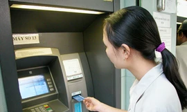 Rút tiền không được bịt khẩu trang