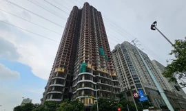 Cao ốc QMS Top Tower 45 tầng 'đắp chiếu' nhiều năm bất ngờ chào bán căn hộ