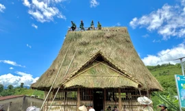 Bà con Xơ Đăng chung sức giữ hồn làng