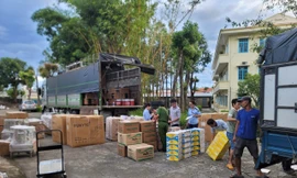 Đội QLTT số 1 phối hợp với Phòng Cảnh sát Kinh tế, Công an tỉnh Kon Tum kiểm tra xe tải BKS 47H - 004.50. 