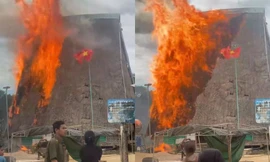 Đám cháy bùng lên dữ dội khiến khiến công tác dập lửa gặp khó khăn