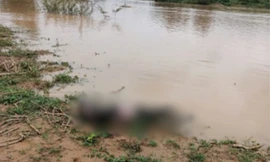 Thi thể của người đàn ông được tìm thấy tại sông Đăk Bla. Ảnh: Công an cung cấp 