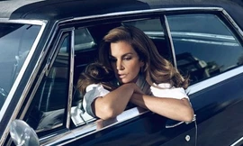 Gần 50 tuổi, siêu mẫu Cindy Crawford vẫn 'hút hồn'